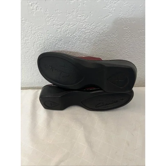 Clarks‎ Clogs Womens 11 Maroon Red Slip On Mule Soft Cushion Leather Comfort - Picture 4 of 9